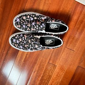 Women’s floral Vans, lightly used.